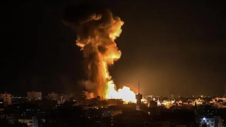 غارات إسرائيلية على غزة بزعم تفجير عبوة بإحدى آلياته