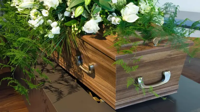سبعينية عادت للحياة داخل تابوت.. حادثة غريبة في الصين