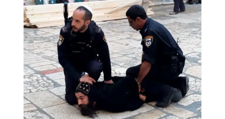 خوري رداً على نتنياهو: من يغلق كنيسة القيامة ويستهدف الوجود المسيحي لا يمكنه أن يدّعي حمايته