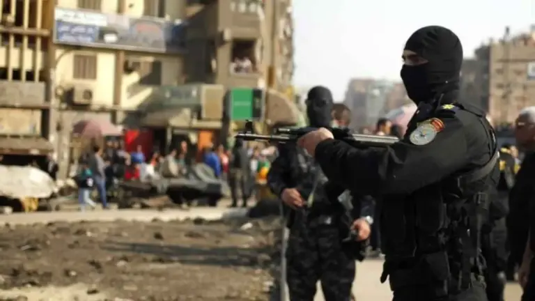 سرقة قرط ذهبي تفك لغز مقتل طفلة في مصر