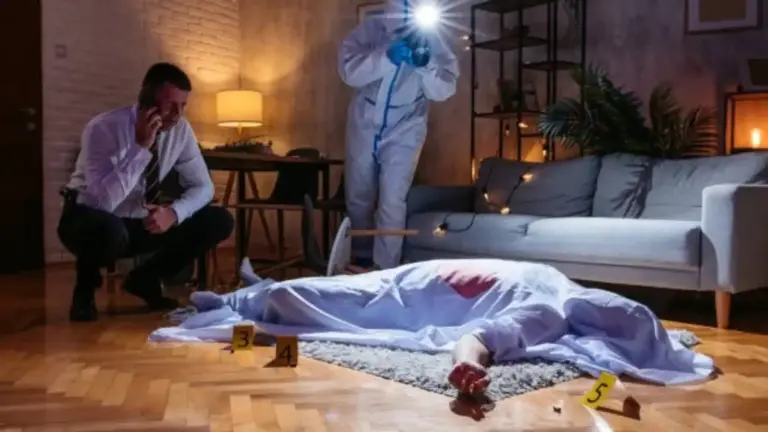 بجلسة صلح.. رجل يقتل طليقته داخل مكتب محامٍ بالإسكندرية