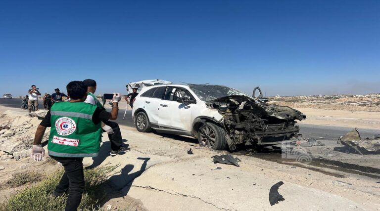 شهيد في استهداف سيارة وسط قطاع غزة