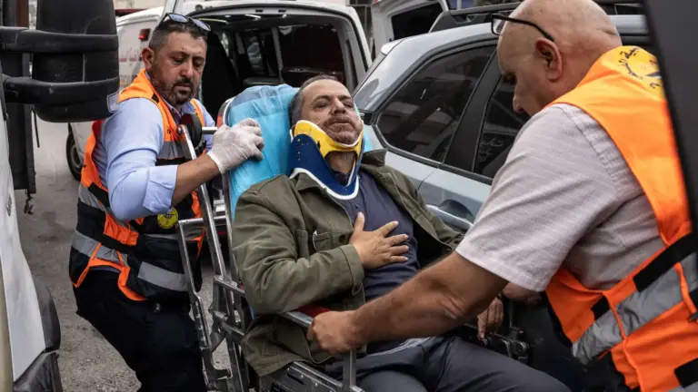 مستوطنون يعتدون على مصوّر صحفي في الضفة الغربية