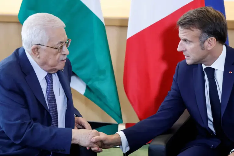فرنسا تدعو عباس إلى التراجع عن تأجيل الانتخابات الفلسطينية