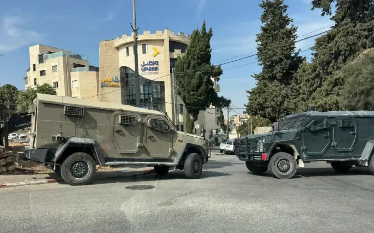 الاحتلال يقتحم دوار المجلس التشريعي وسط رام الله