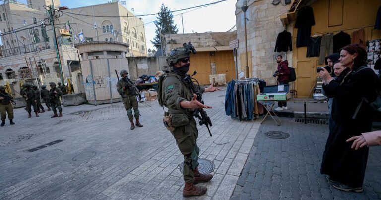 شهيدان في غزة واقتحام 40 قرية في الضفة